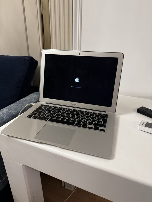 Продам Macbook air 13