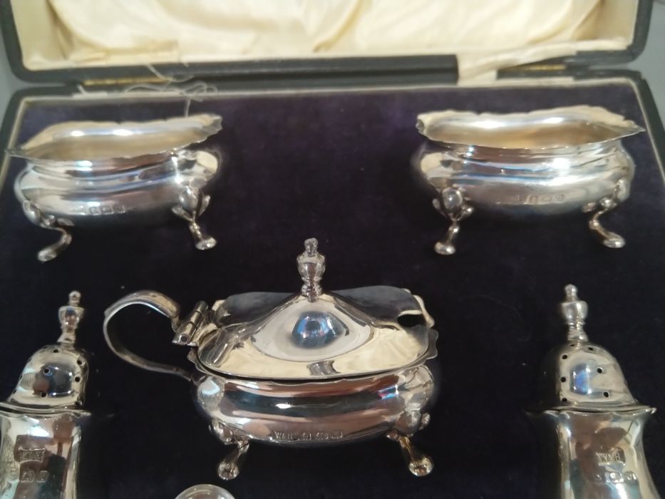 Продавам сребърен Английски сет за хайвер и подправки  1920 година