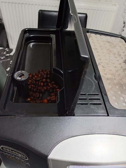 Aparate cafea DeLonghi și Philips