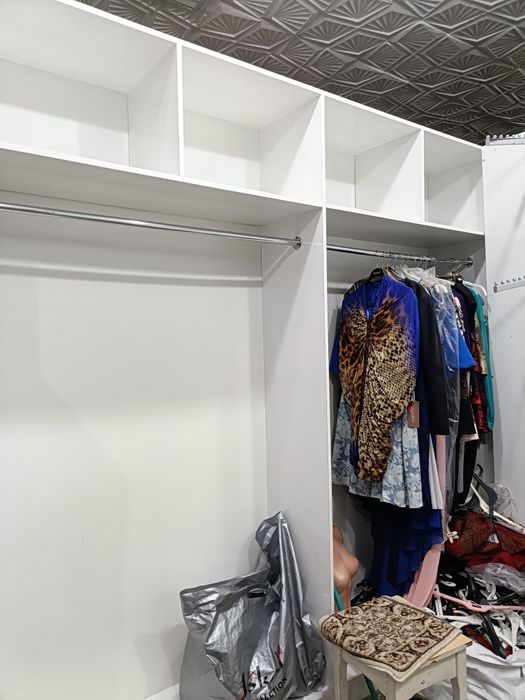 Мебель для продажи одежды