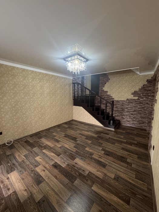 Продам 4 комнатную квартиру