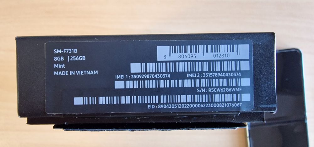 Samsung Galaxy Z Flip 5 – Отлично състояние, без забележки