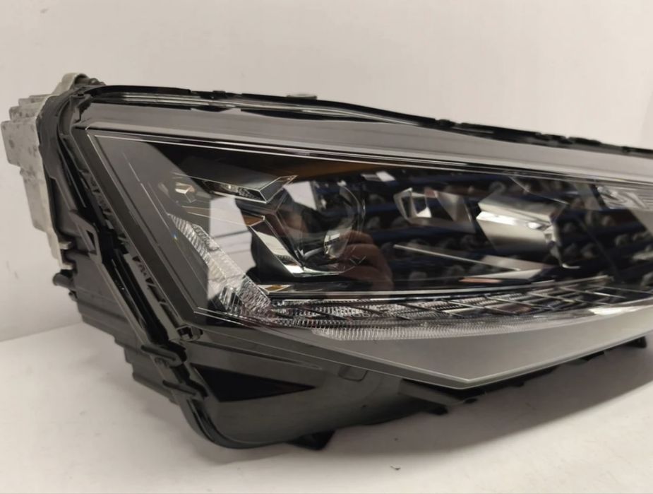 Ляв и десен фар за Шкода Скала кристал лед фейс  SKODA SCALA LIFT FULL LED 665941016A и 655941015A
