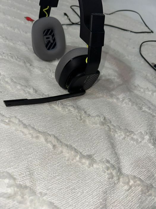 Logitech G29 волан с педали и Astro A10 слушалки