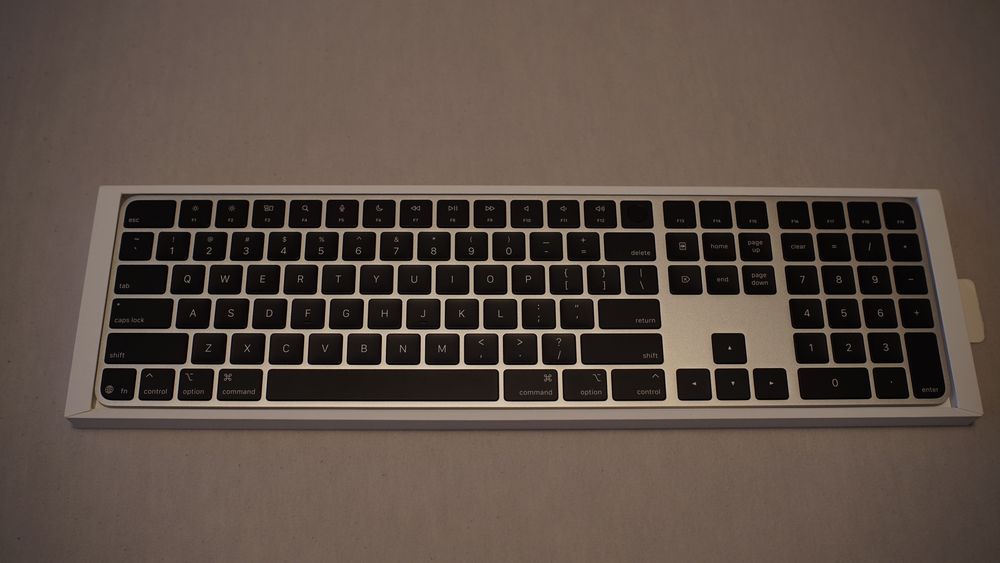 Magic Keyboard cu Touch ID si Keypad Layout US - Negru