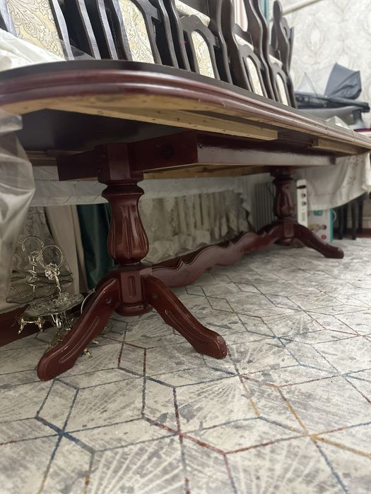 Продаю обеденный деревянный стол