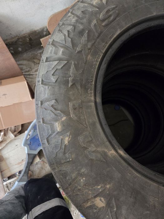 Шины зимние 285/70R17