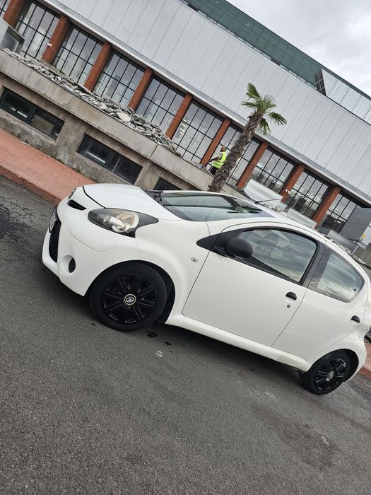 Toyota aygo 2012 facelift /chirie