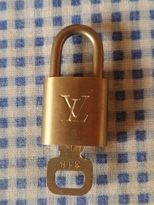 оригинален малък катинар Louis Vuitton