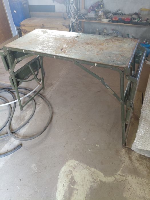 Продам кушетку железную