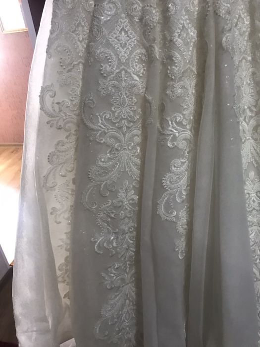 Продаётся эксклюзивное свадебное платье.торг уместен