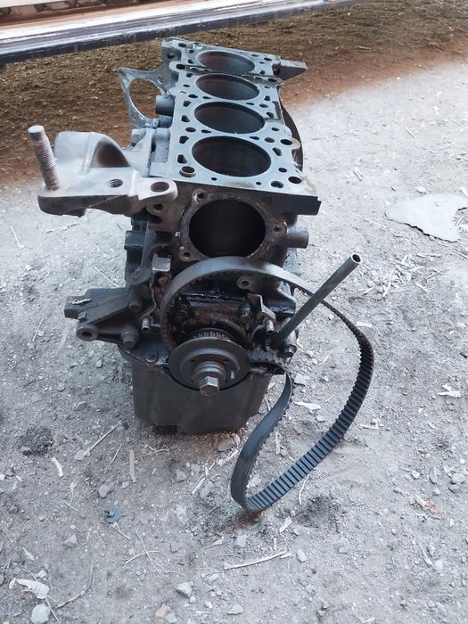 Двигатель, коробка АКПП. На Mazda 323ba