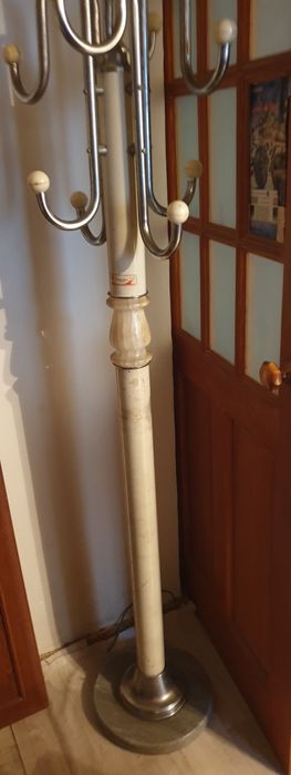 Продам напольный вешалку.