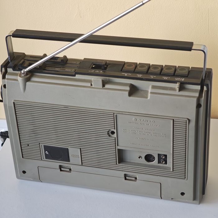 SANYO M2429FZ – винтидж радио‑касетофон, 1982г.
