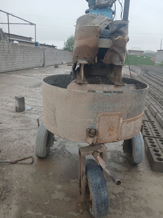 Шлака блок станоклари сотилади ишлаб турган жоеида размири 38/18