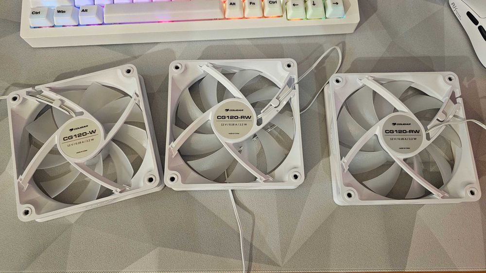 3 броя Вентилатори Cougar RGB Бело 120мм