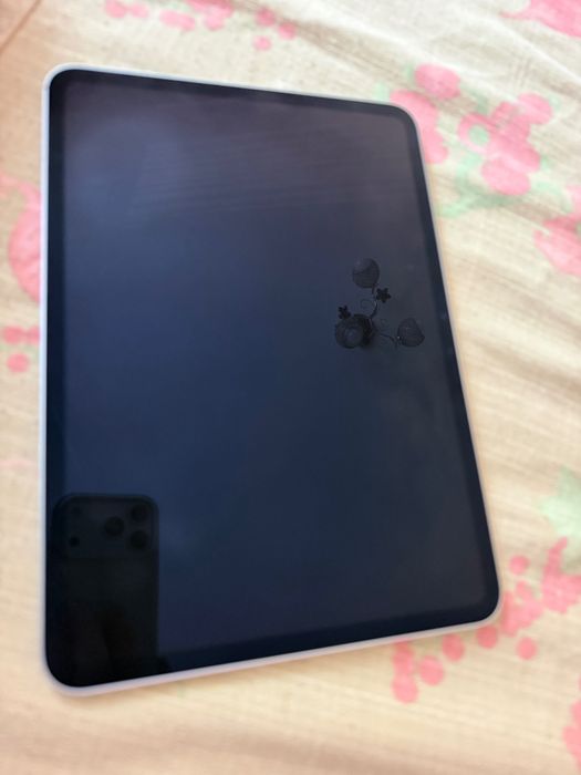 Vând iPad Pro 11” M5, 256 GB Wi-Fi – stare impecabilă