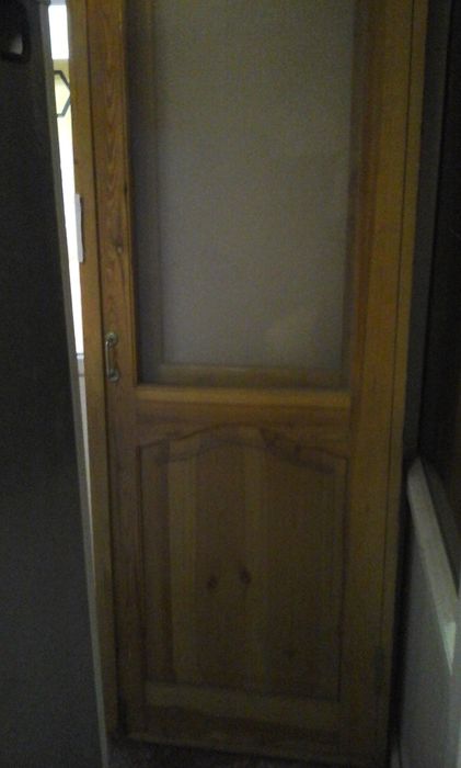 Продам двери деревянные балконные двойные