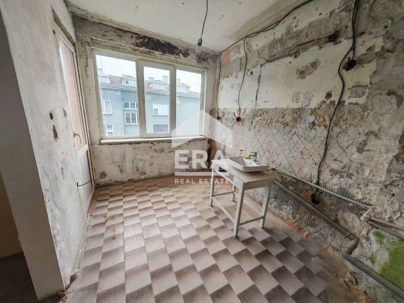 Продава се Четиристаен апартамент в Силистра, Център - 115 кв.м за 645 €/кв.м - Снимка #6