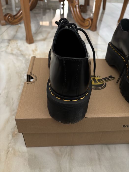 Dr. Martens pantofi