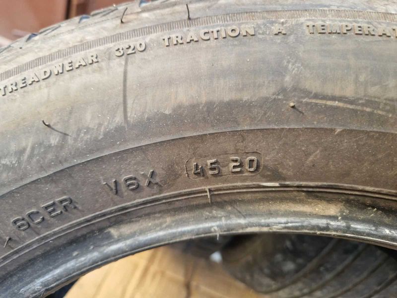4 Bridgestone R17 215/60
летни гуми 
DOT4520