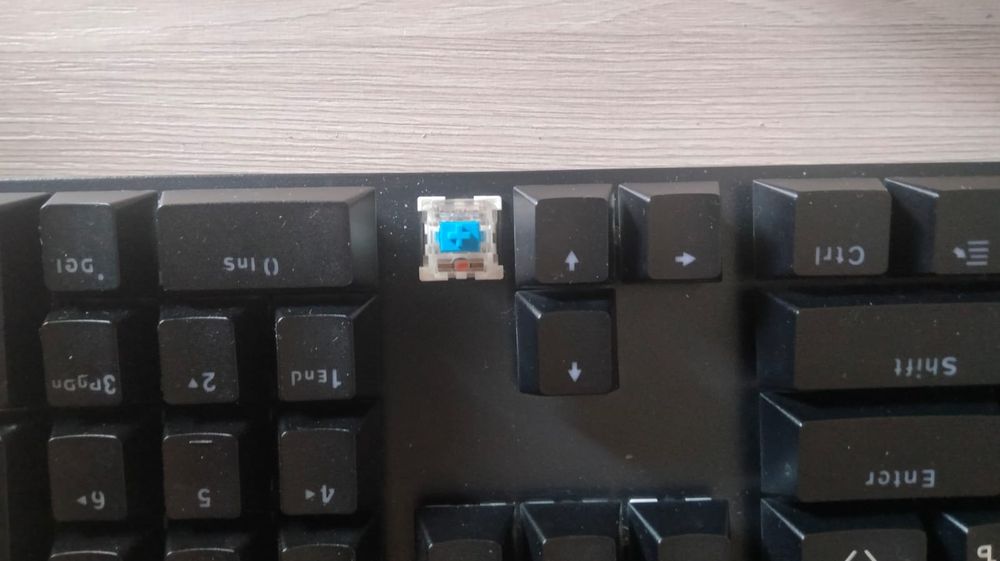 Продам клавиатуру механическую