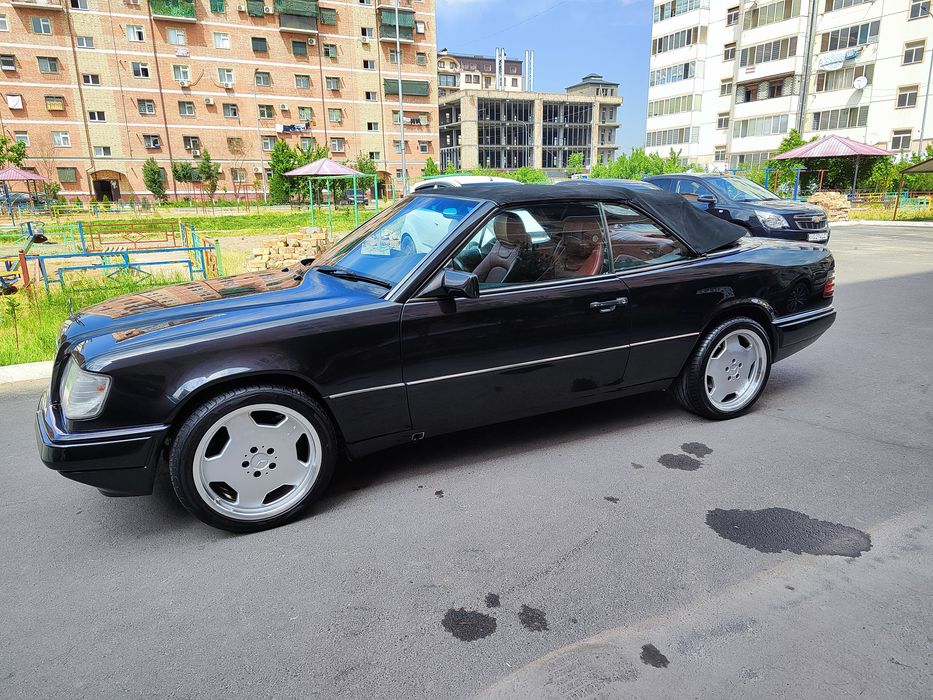 Mercedes- benz w-124 kabriolet Klip va roliklar uchun xizmatda