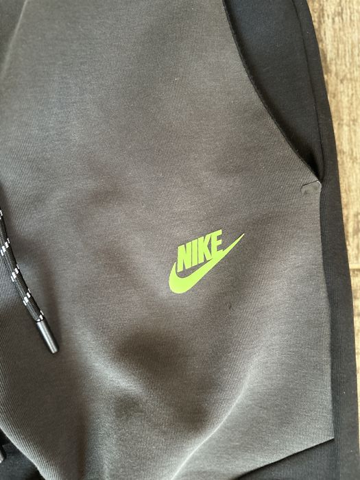Pantaloni Nike Tech  M