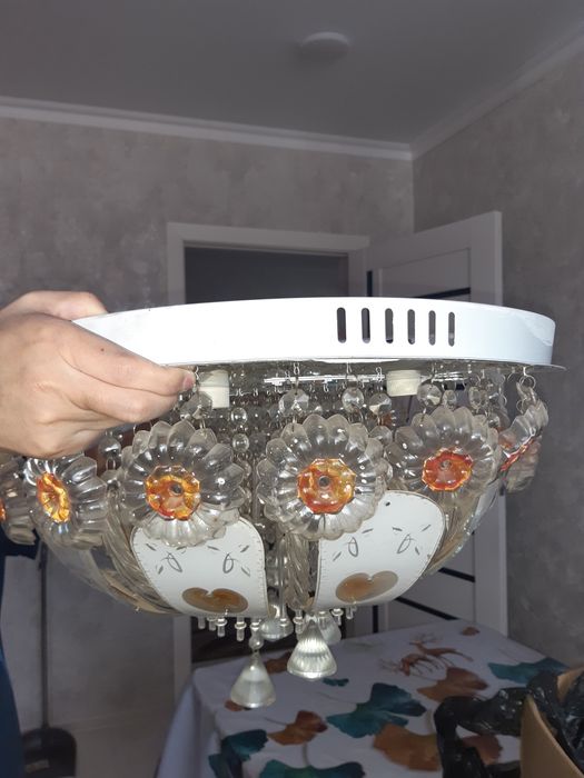 Продается люстра