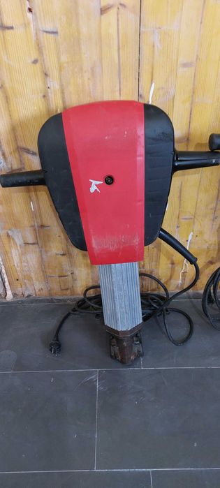 Ciocan demolator Makita si Milwaukee