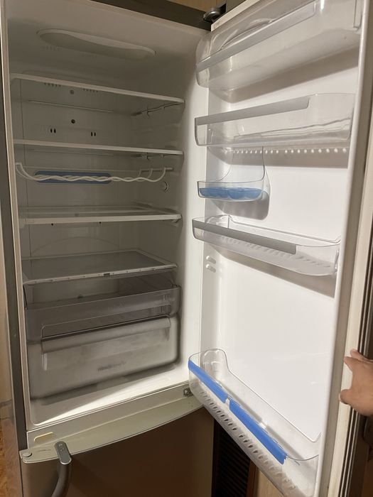 Продам Холодильник Lg