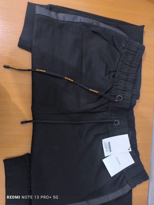 Balmain Track Pants оригинал

новые с бирками