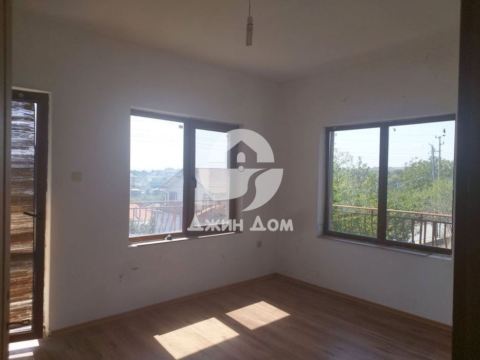 Двуетажна къща с двор в гр. Бяла