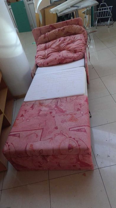 Дивани      единични