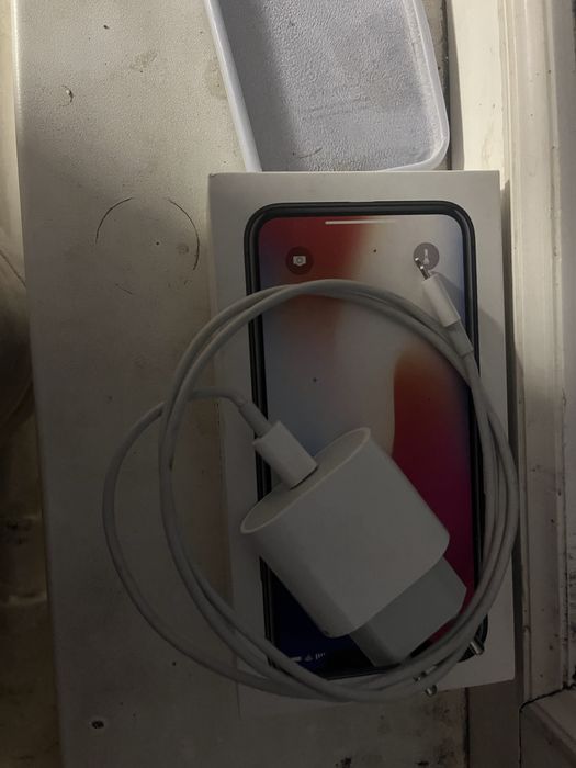 Продам айфон х память 256 70 тыс в отличным сось