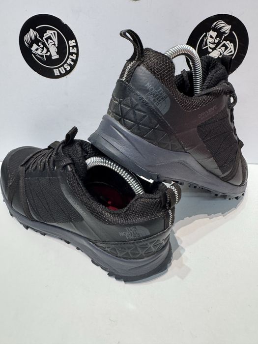 Маратонки THE NORTH FACE Waterprof . Номер 39