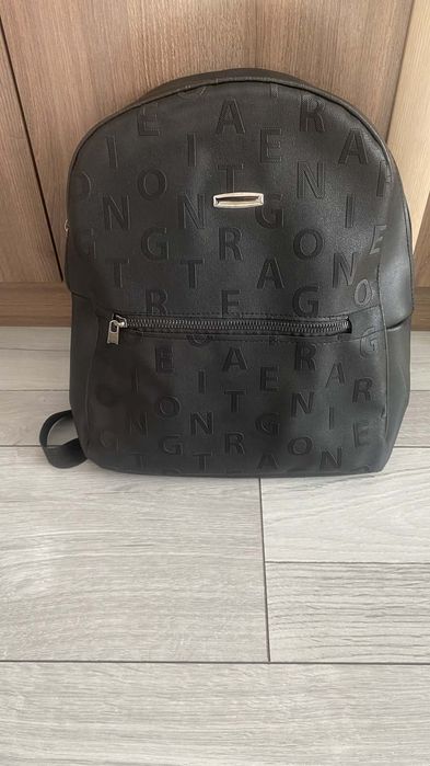 4 броя дамски раници