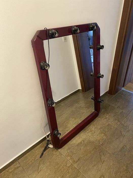 Огледало с крушки