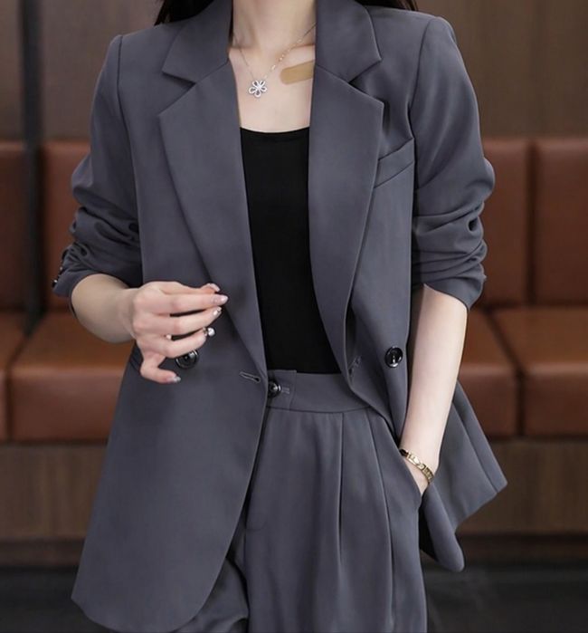 Продам классический костюм