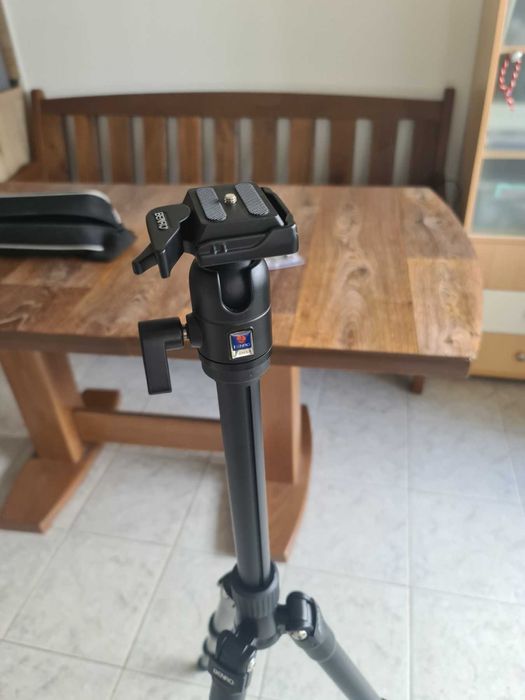 Висококачествен статив за фотоапарат Benro - почти нов