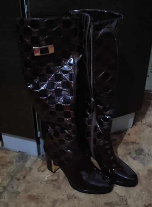 Сапоги осенние лаковые