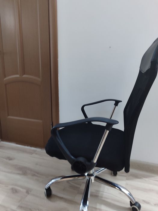 Кресло легкое на колесах