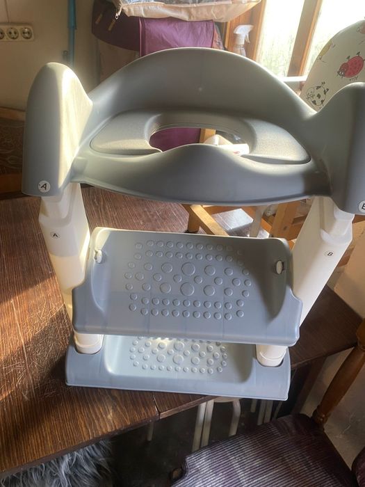 Детское сиденье на унитаз с лестницей