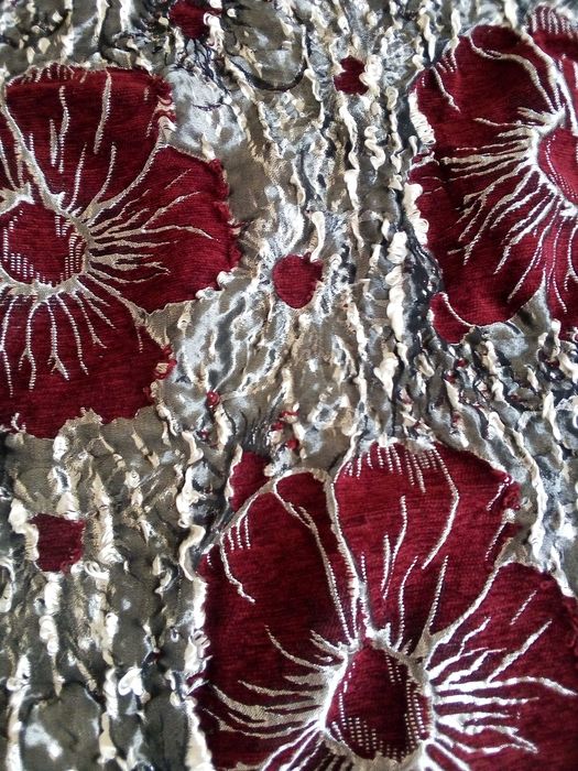 Луксозен плат/сребристо и винено червено и ефектно червено перде