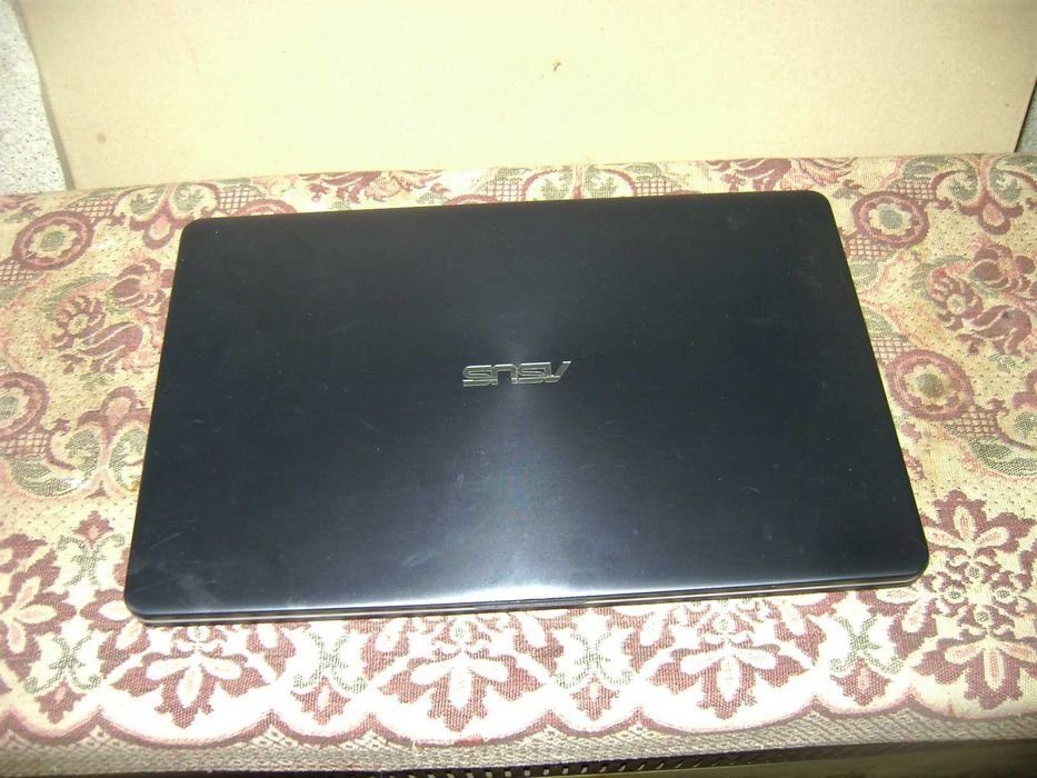 Лаптоп Asus 17 инча, 8GB RAM DDR4, 512 GB SSD