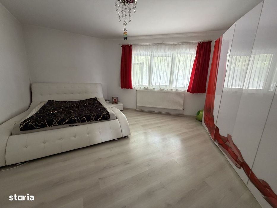 Chirie Apartament / Spatiu Comercial Mioveni, 2 camere, Piata, 55 mp