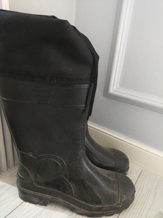 Резиновый ботинка