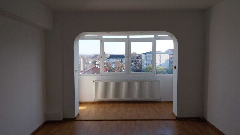 Vând apartament cu 2 camere, zonă centrală