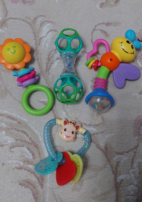 Игрушки погремушки для малыша