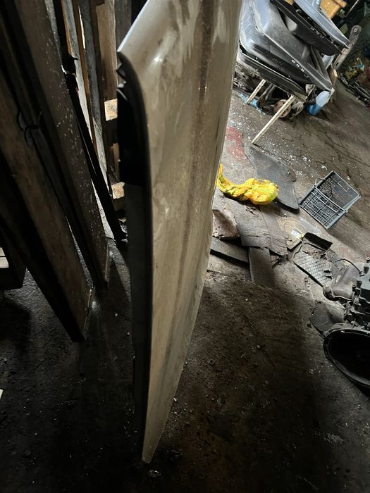 Продам капот на мерседес w124